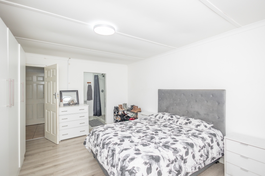 2 Bedroom Property for Sale in Uitsig Western Cape